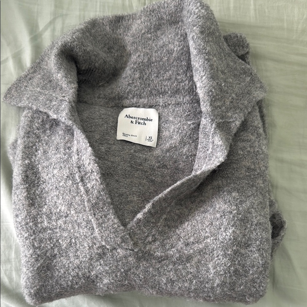 A&F Women's Sweater - Picture 2 of 2